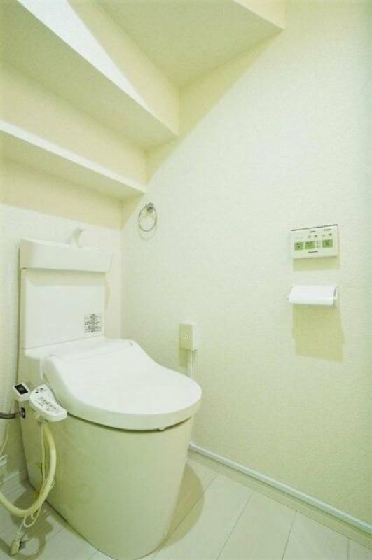 京成本線 京成高砂駅 徒歩13分 2階建 築8年のトイレ写真