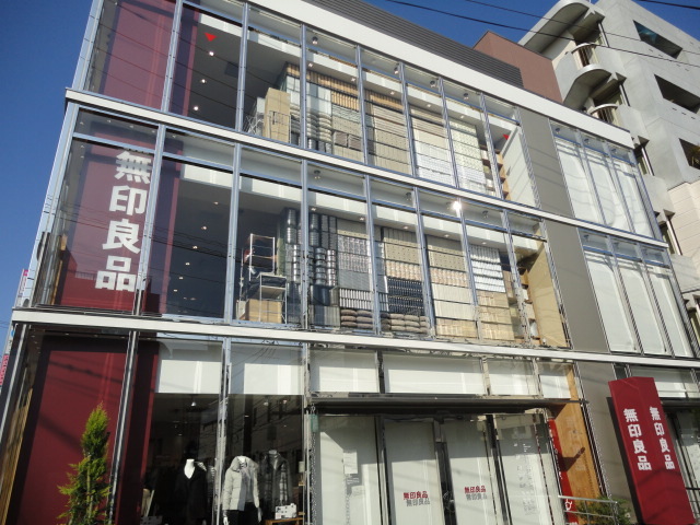 ショッピングセンター　無印良品下北沢店（ショッピングセンター）まで549m