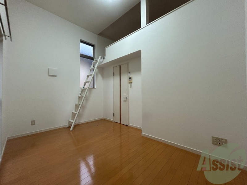 居室・リビング　６．１帖洋室です。生活のメインとなる部屋ですね。