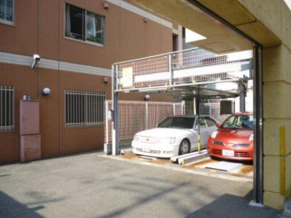 駐車場　コンソラーレ日本橋　駐車場