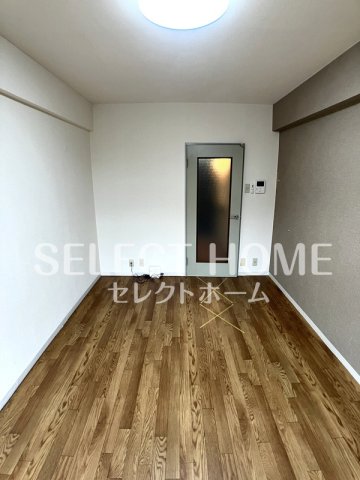 エバーグリーン明大寺の居間写真