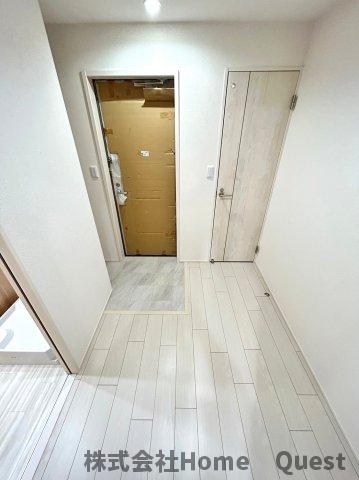 リバーサイド東久宝寺十番館の玄関写真
