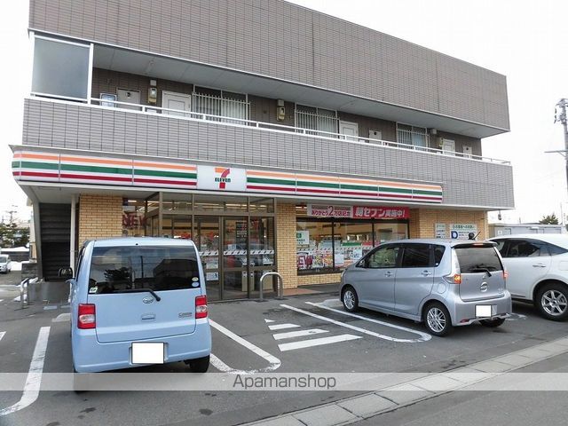 コンビニ　セブンイレブン（コンビニ）まで854m