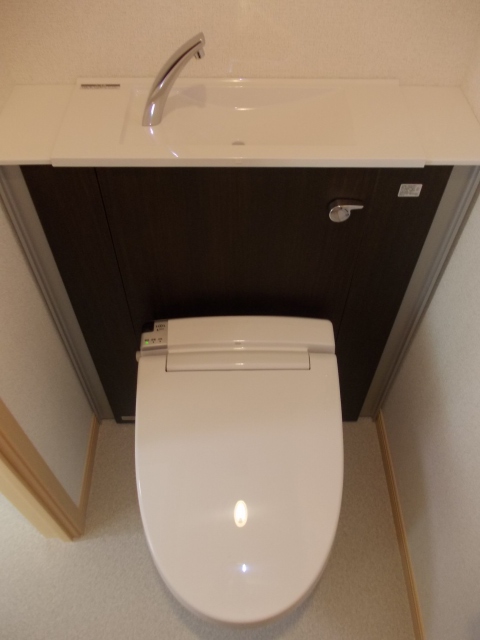 ＪＲ久大本線 御井駅 徒歩7分 4階建 築13年のトイレ写真