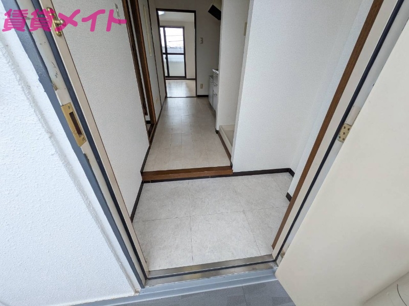 玄関　同物件反転タイプ
