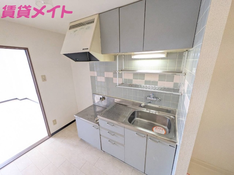 キッチン　同物件反転タイプ