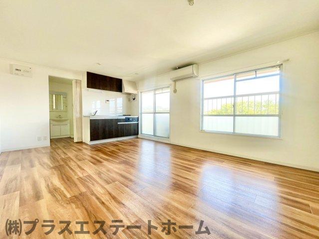 白川台藤ハイツの居間写真