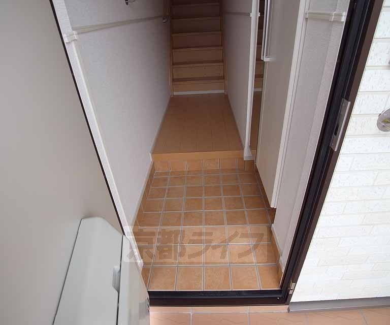 ＪＲ奈良線 木幡駅 徒歩11分 3階建 築12年の玄関写真