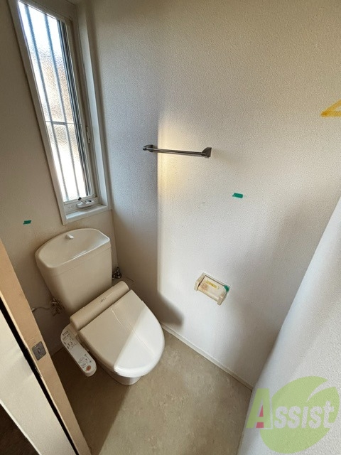 トイレ　トイレはウォシュレット機能付きです。安心して使用できますね。