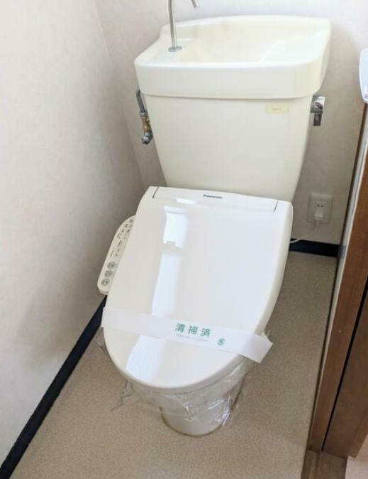 トイレ　温水洗浄便座付きトイレ