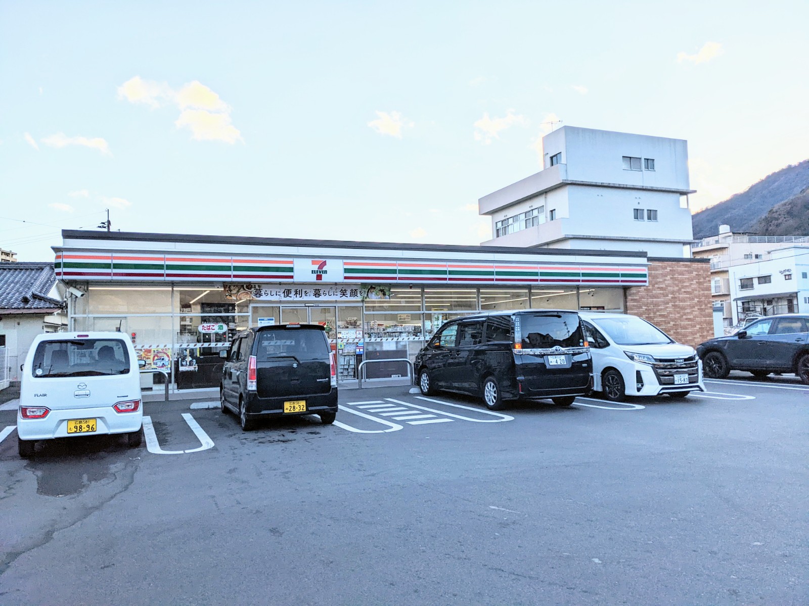 コンビニ　セブンイレブン呉市阿賀南3丁目店（コンビニ）まで444m