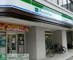 コンビニ　ファミリーマート南森町駅南店（コンビニ）まで160m