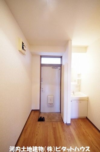 玄関　※反転室内