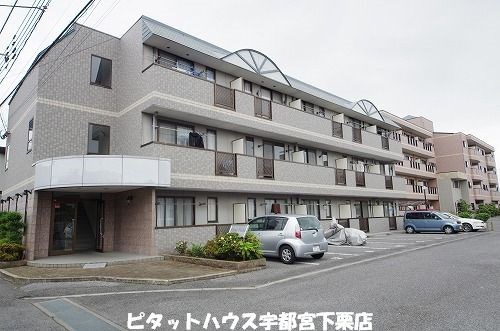 建物外観　ファーストフィールド