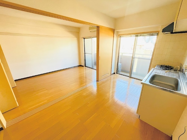 グランデュールマンションの居間写真