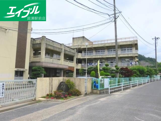 中学校　岡山市立香和中学校（中学校）まで2561m