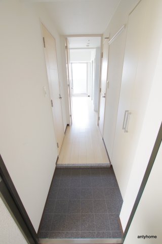 地下鉄御堂筋線 中津駅 徒歩5分 11階建 築16年の玄関写真