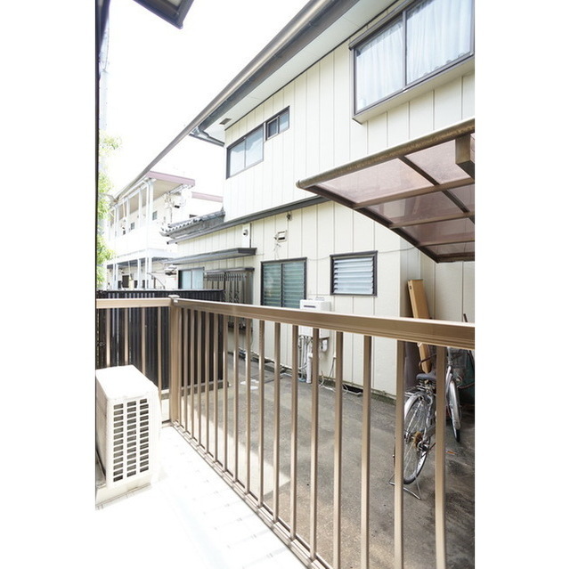 バルコニー　毎日の洗濯物干しにお使い下さい