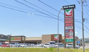 ショッピングセンター　ヨークタウン取手（ショッピングセンター）まで555m