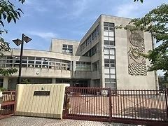 中学校　北九州市立企救中学校（中学校）まで978m