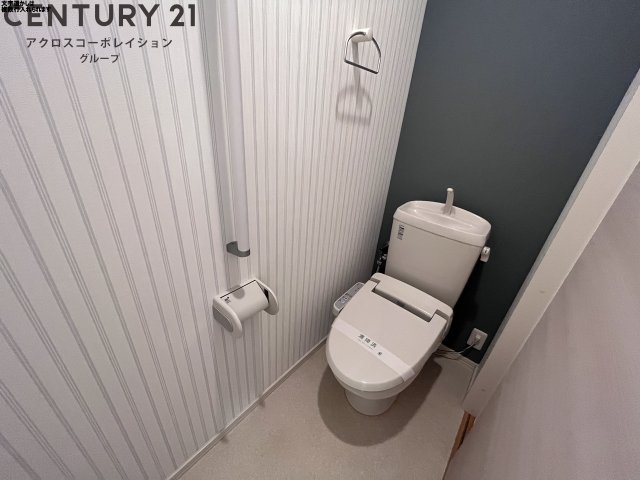 トイレ　温水洗浄便座付きのトイレです♪