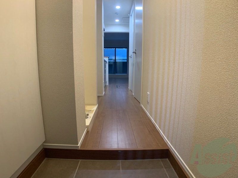 玄関　玄関から撮影しました。明るい印象ですね。