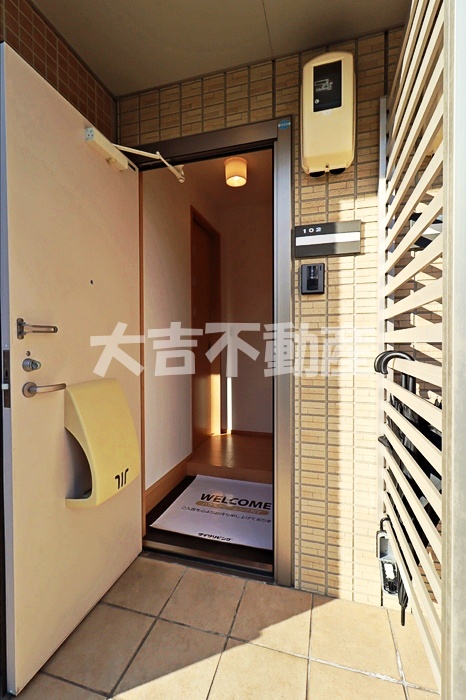 玄関　※別部屋の写真です