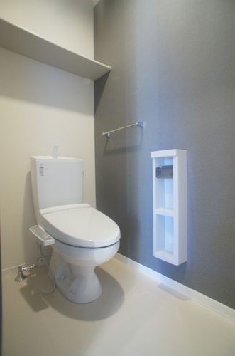 トイレ　トイレツールボックスと小物置きがついて収納スたっぷり