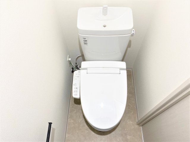 地下鉄千日前線 今里駅 徒歩5分 9階建 築7年のトイレ写真