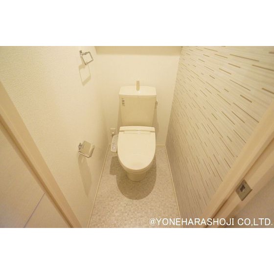 ＪＲ城端線 砺波駅 徒歩7分 3階建 築11年のトイレ写真