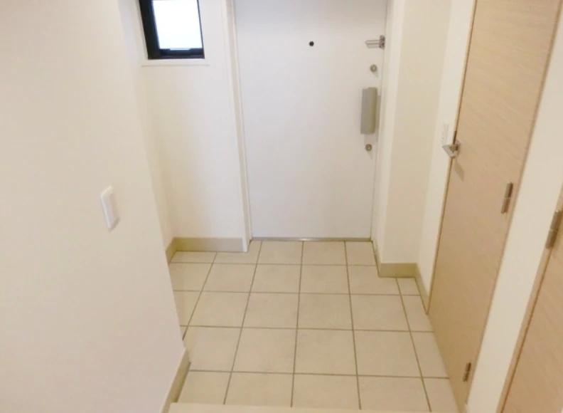 玄関　※同マンション別室参考写真