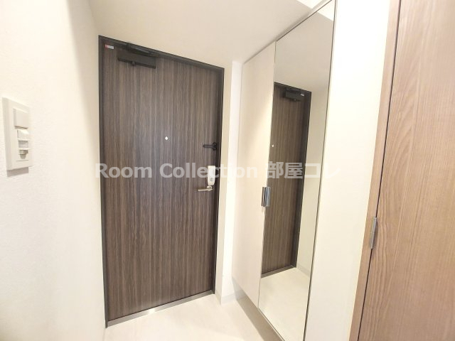 玄関　※同物件他部屋写真 反転、色違いの場合有 現況優先