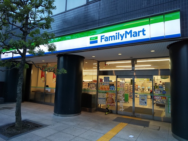 コンビニ　ファミリーマート／芝公園店（コンビニ）まで290m