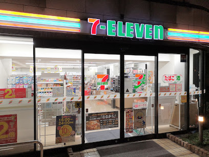 コンビニ　セブンイレブン横浜元浜3丁目店（コンビニ）まで80m