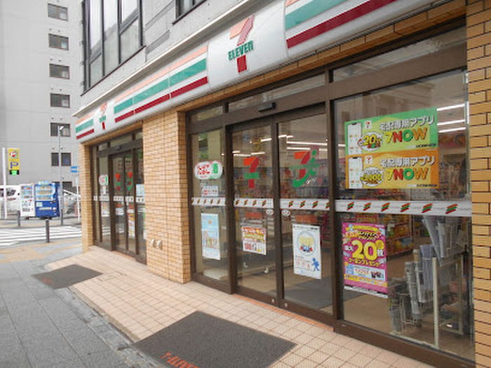 コンビニ　セブンイレブン横浜県庁前店（コンビニ）まで220m