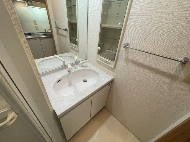 洗面設備　使いやすい洗面所です