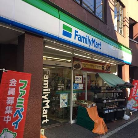 コンビニ　ファミリーマート松陰神社駅前店（コンビニ）まで180m
