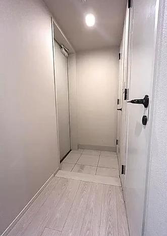 玄関　※同マンション別室参考写真