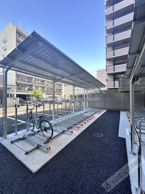 その他共有部分　屋根付きの駐輪場で雨の日も安心