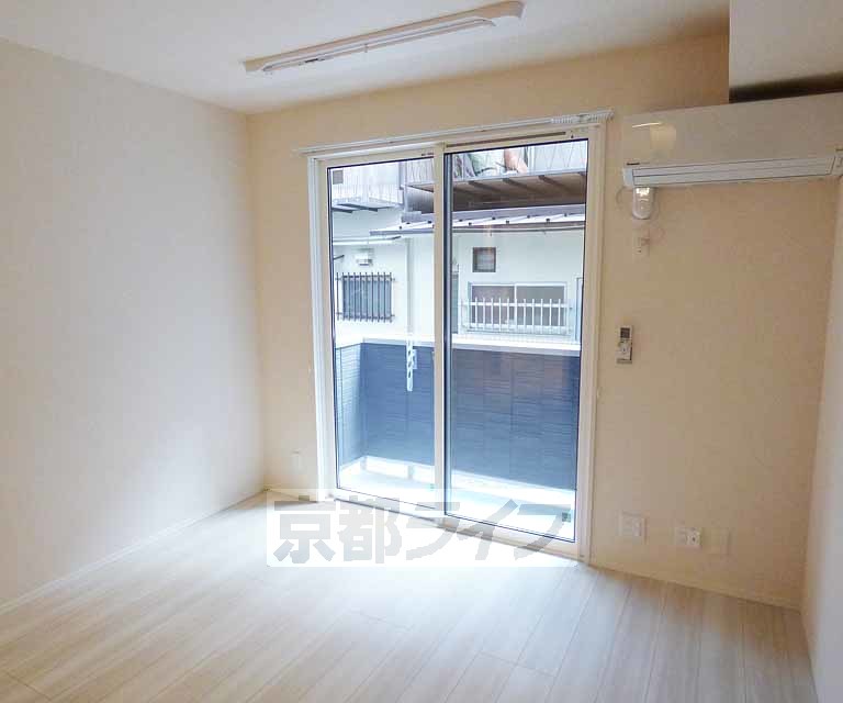 居室・リビング　綺麗なフローリングのお部屋です。