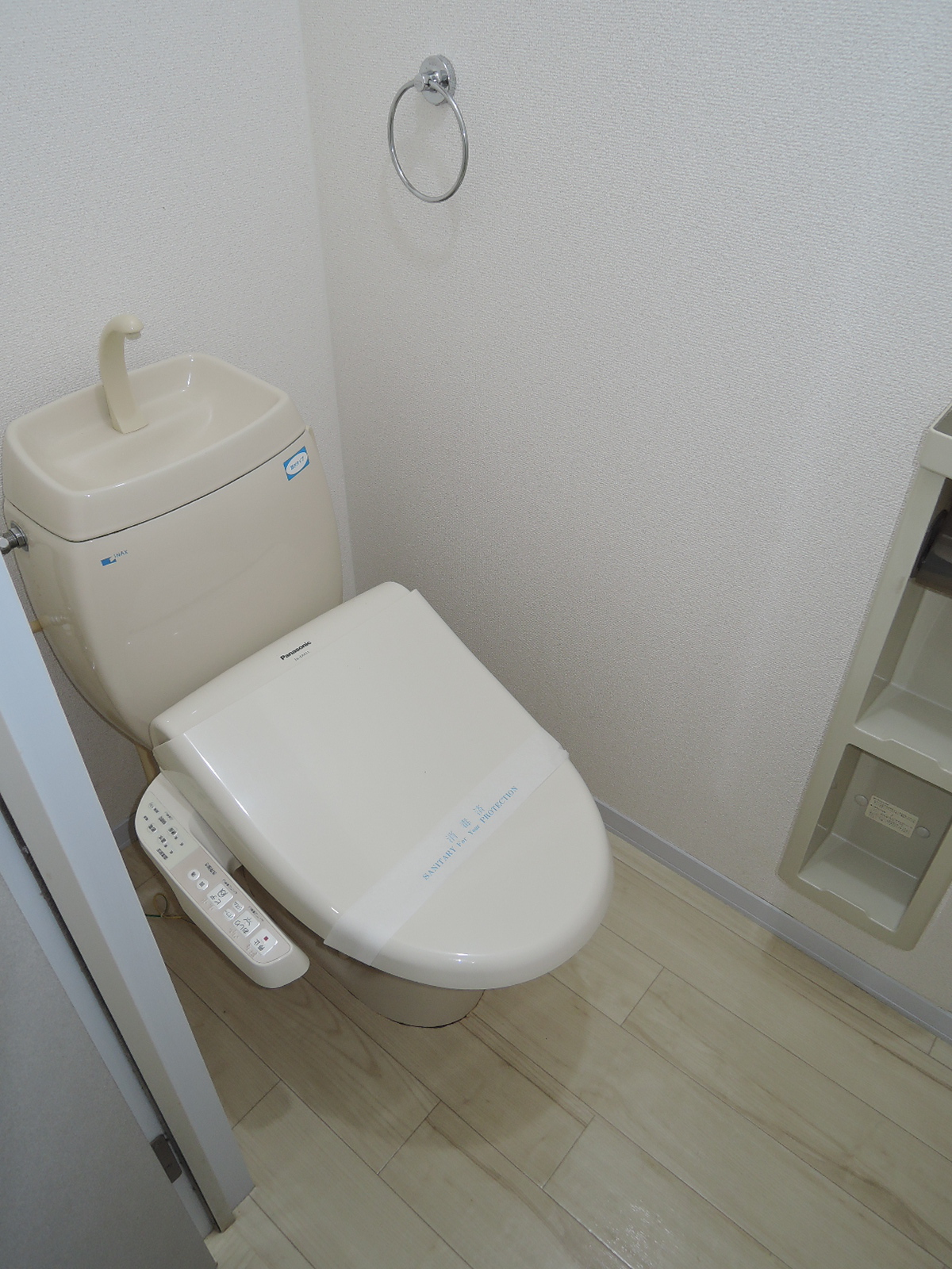 トイレ　温水洗浄便座
