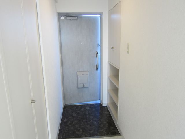 玄関　下駄箱完備♪