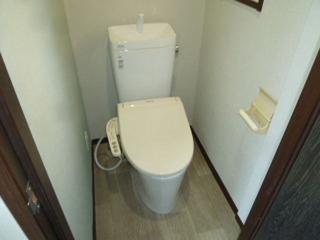 トイレ　温水洗浄便座