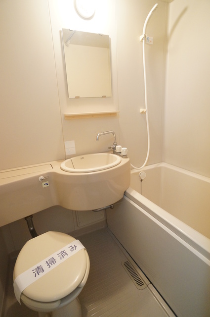 バス・シャワールーム　丸洗い可能！お掃除ラクラクの洗面台付き３点ユニットです☆