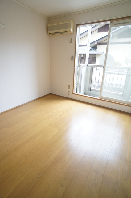 居室・リビング　２面採光なので、明るく風通しのよいお部屋です♪