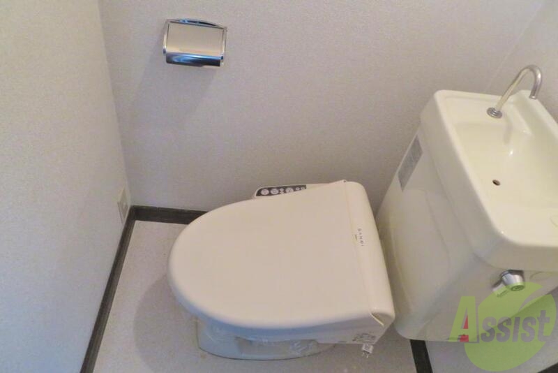 トイレ　トイレにはウォシュレット付きで嬉しいポイントですね