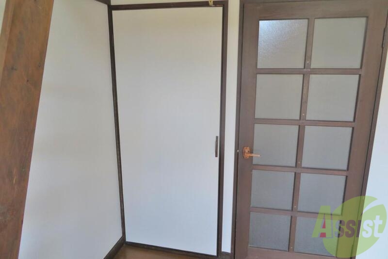 収納　ロフトの階段下にも収納があるようですねー