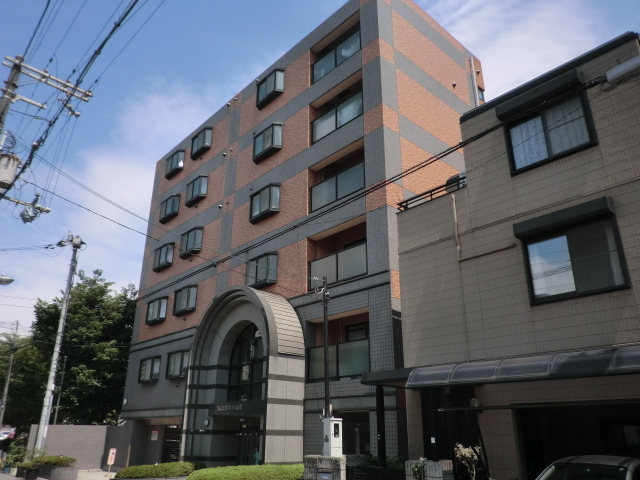 パレス東洋小松館の建物外観