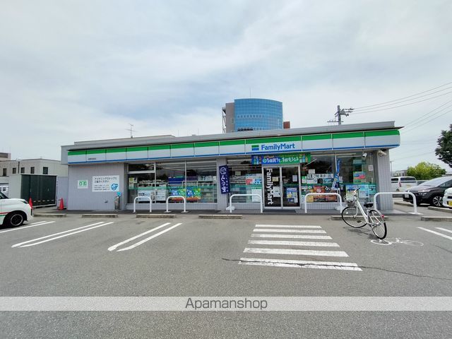 コンビニ　ファミリーマート（コンビニ）まで100m