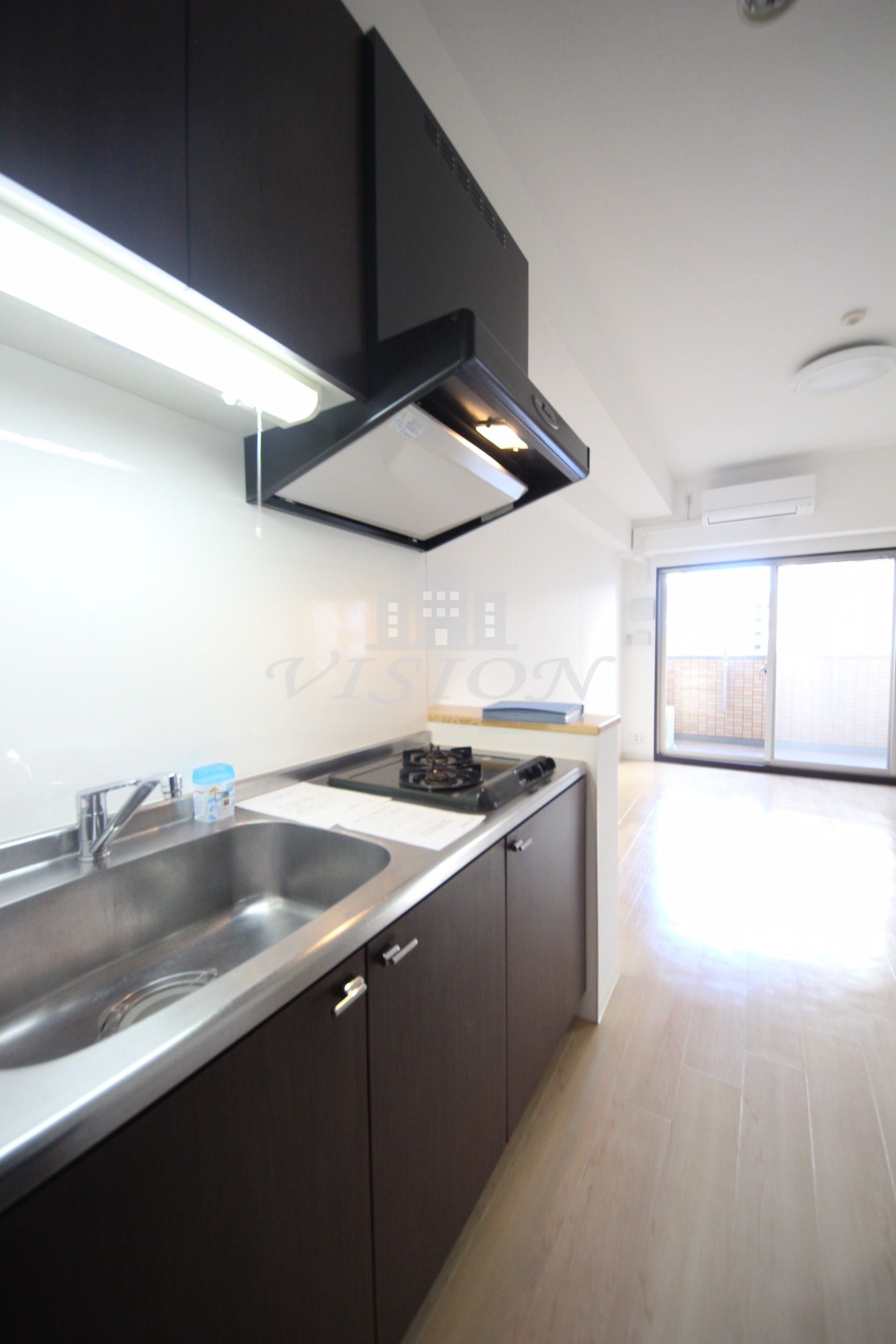 キッチン　室内写真は別タイプのものです